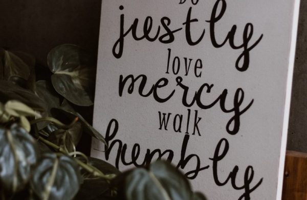 Photo by Priscilla Du Preez Banner Sign
